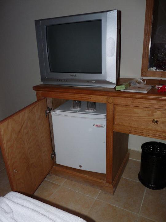Kühlschrank und TV Riviera Aqua Park Resort