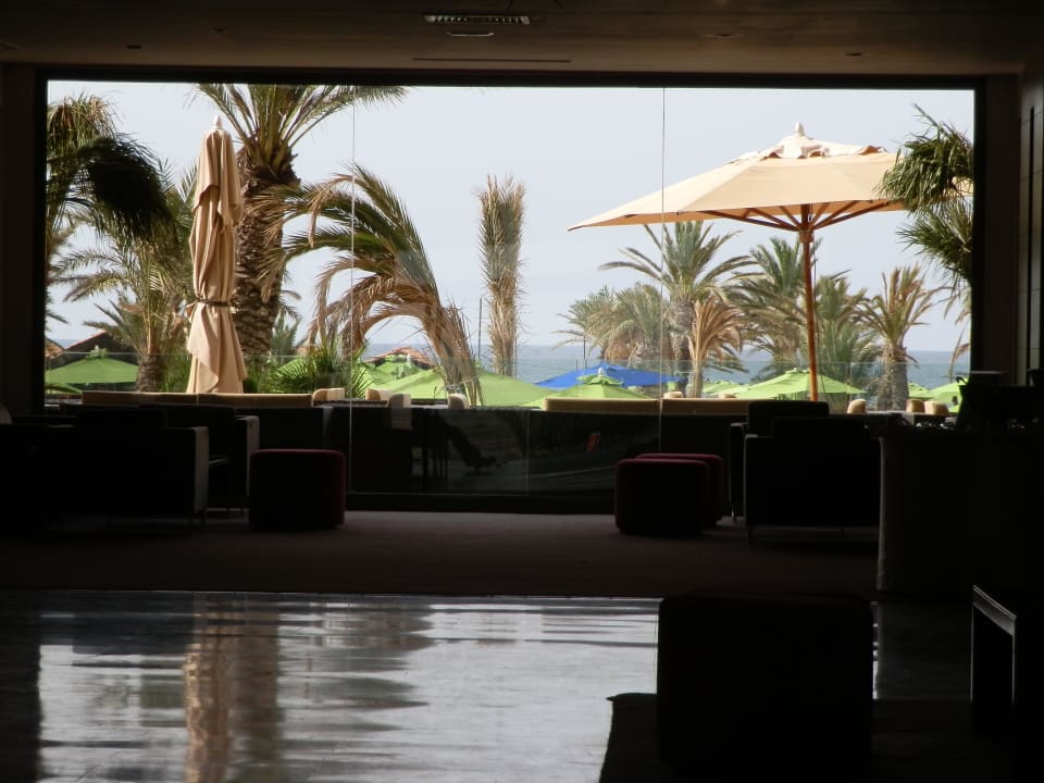 Sitzmöglichkeit mit Blick zum Meer Hotel Rosa Beach