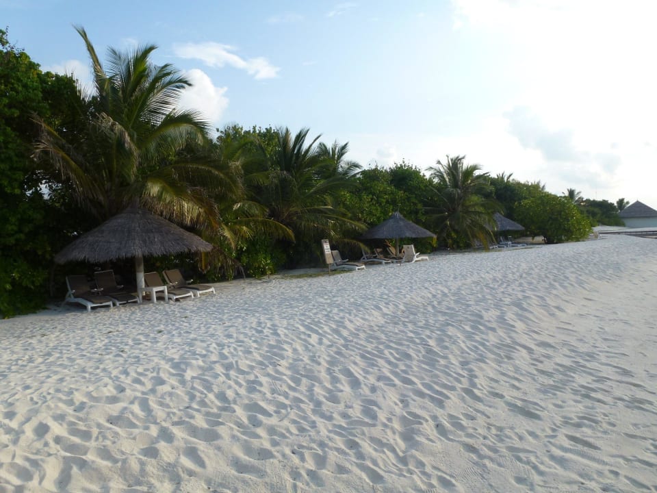 Strand gegenüber Wasserbungalows Sheraton Maldives Full Moon Resort & Spa