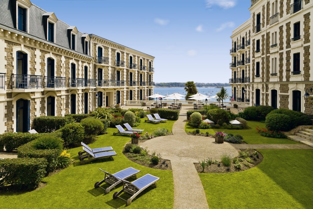 Jardin vue Mer au Grand Hôtel Barrière de Dinard Grand Hotel Barriere