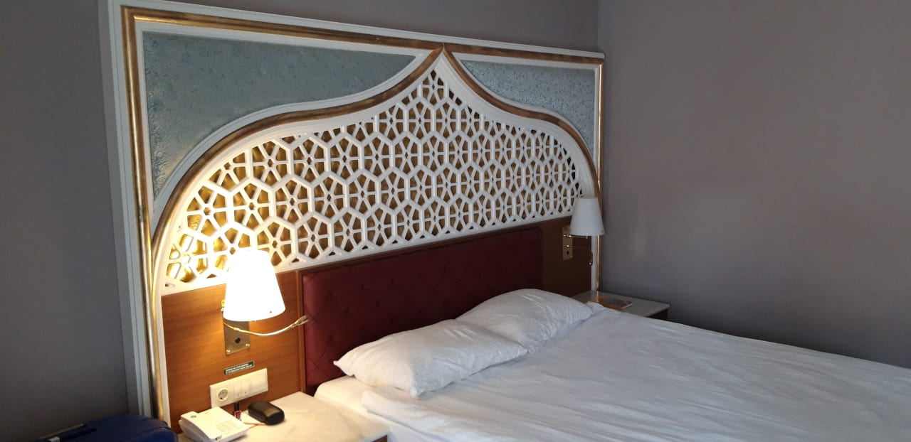 Zimmer Royal Taj Mahal Hotel