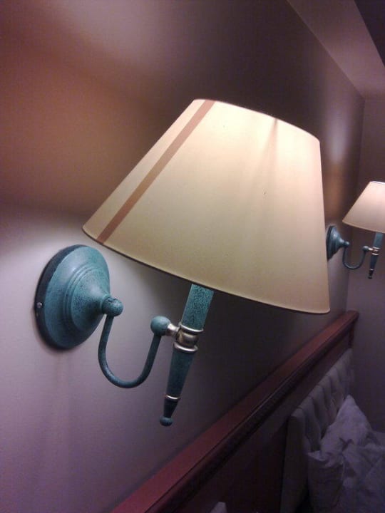 Schiefe Lampen Hotel Prestige