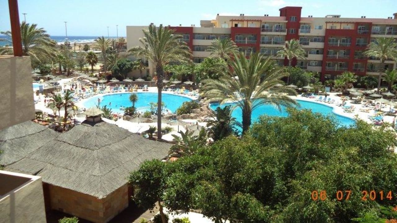 Widok na baseny hotelowe Elba Carlota Beach & Golf Resort