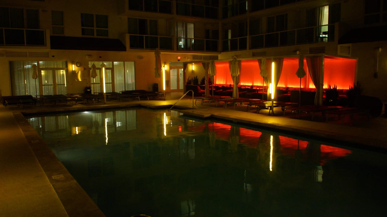Pool bei Nacht Hotel Aria, BW Premier Collection