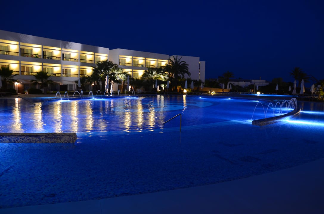 Ruhepool bei Nacht Grand Palladium Select Palace Ibiza