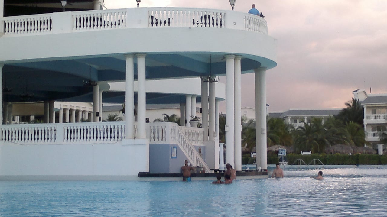 "Swim Up Bar" Grand Palladium Jamaica Resort & Spa (Lucea) • HolidayCheck (Cornwall Jamaika)