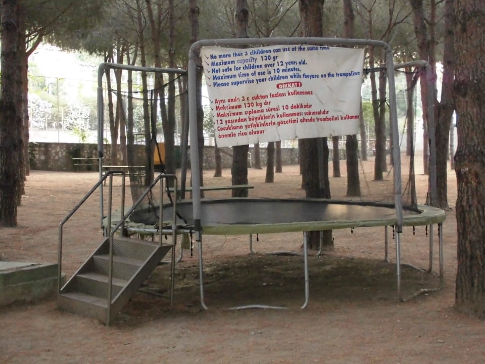 Gefärliches Trampolin Hotel Grand Efe