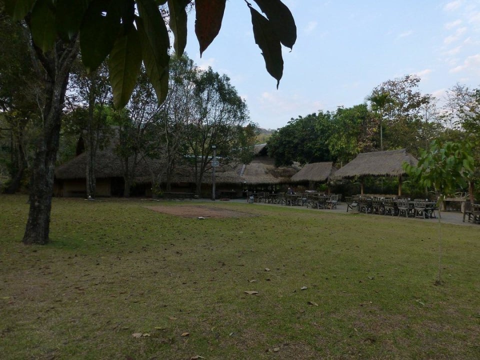 Platz für allabendliches Barbeque-Buffet Hotel Hmong Hilltribe Lodge
