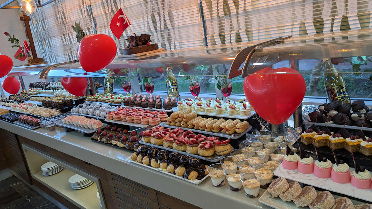 Gastro Saturn Palace Resort Hotel