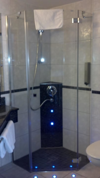 Die Dusche cool beleuchtet PLAZA INN Heilbronn
