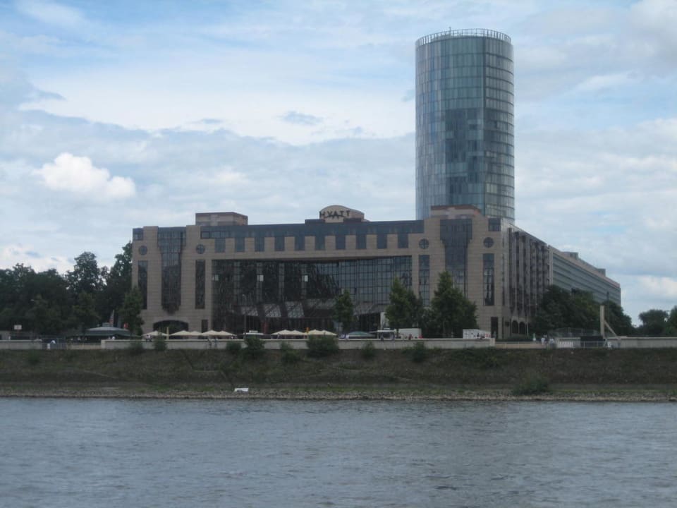 Vom Rhein aus gesehen Hyatt Regency Köln