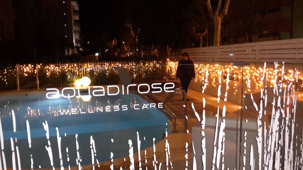 Piscina esterna  Hotel Le Rose Suite