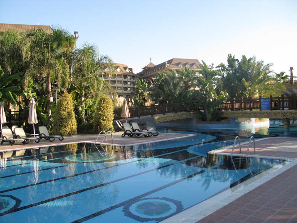 Poolanlage Hotel Royal Dragon
