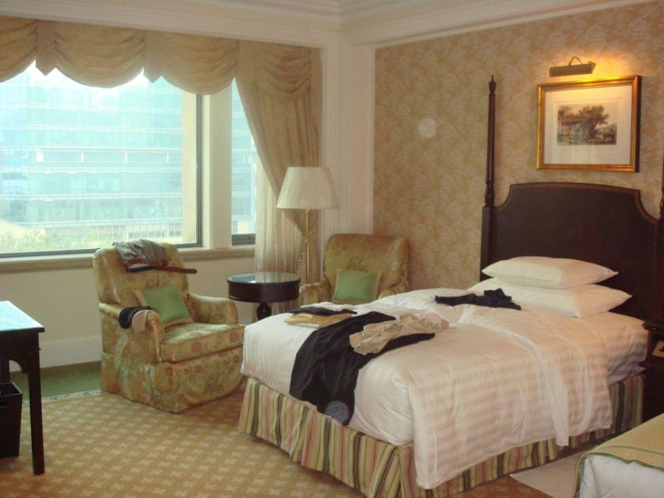 Eines von zwei Queensizebetten Hotel The Ritz-Carlton Beijing