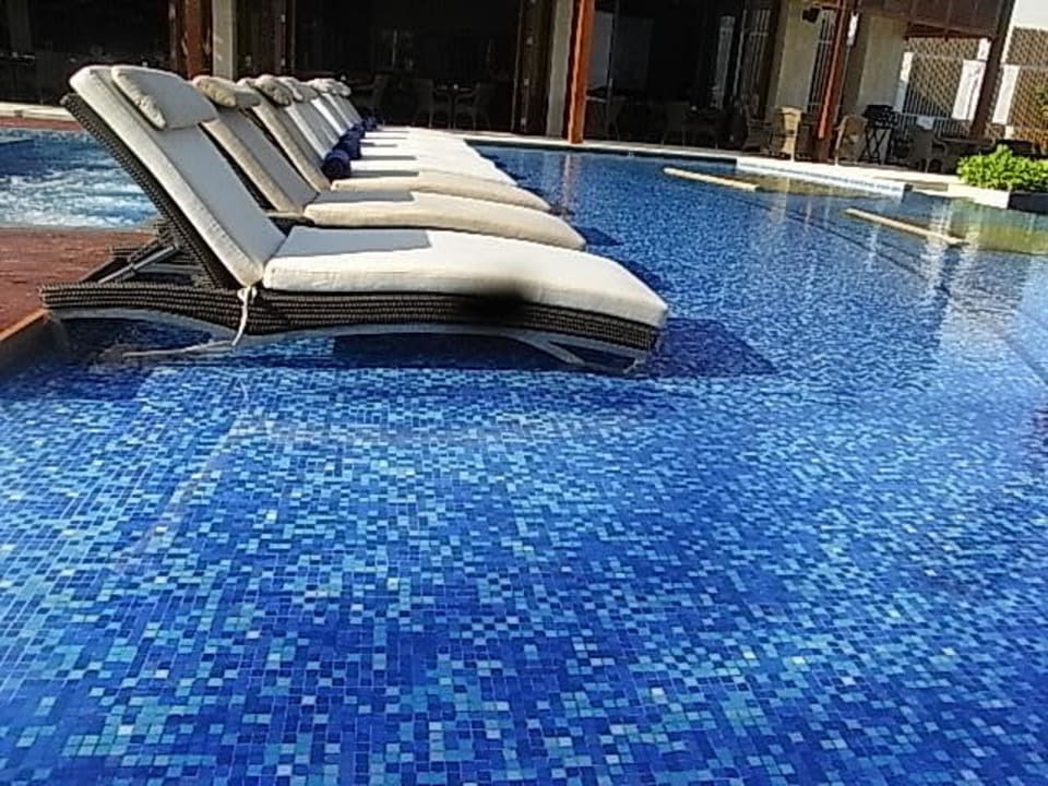Etwas andere Pool-Liegen InterContinental Hua Hin Resort