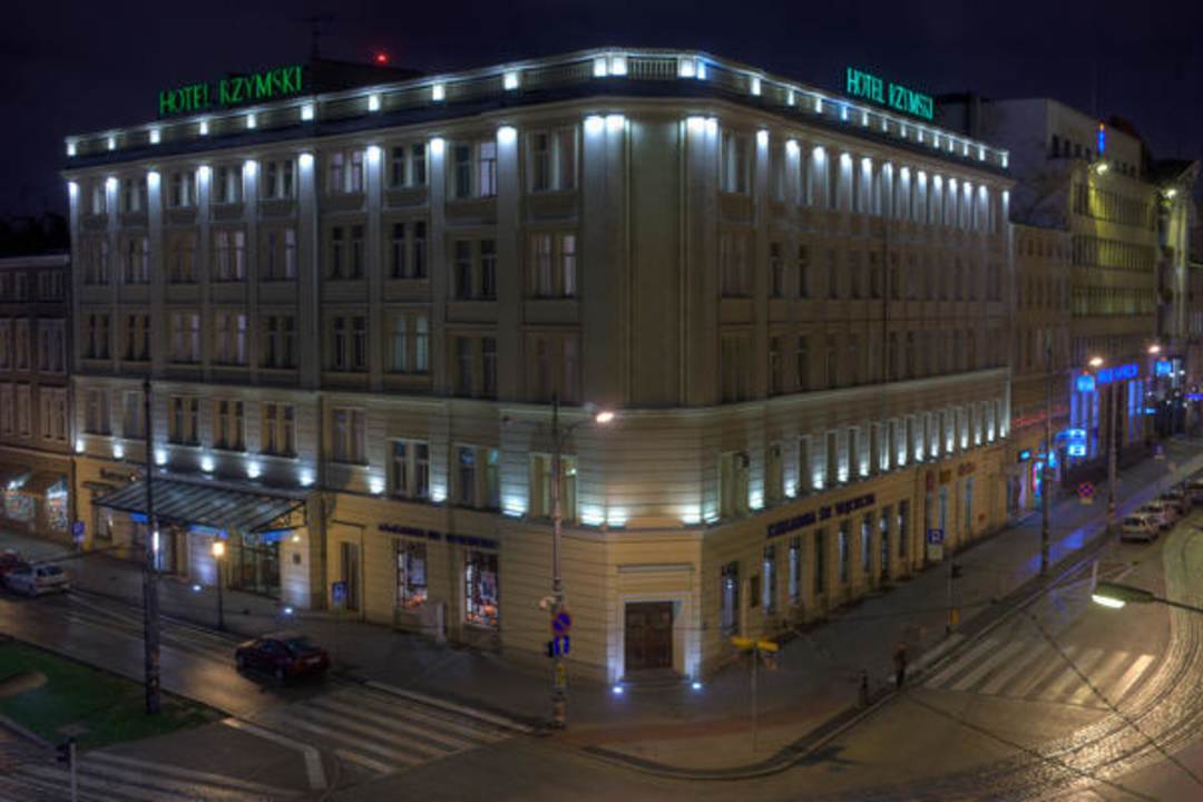 Hotel Rzymski nocą Hotel Rzymski