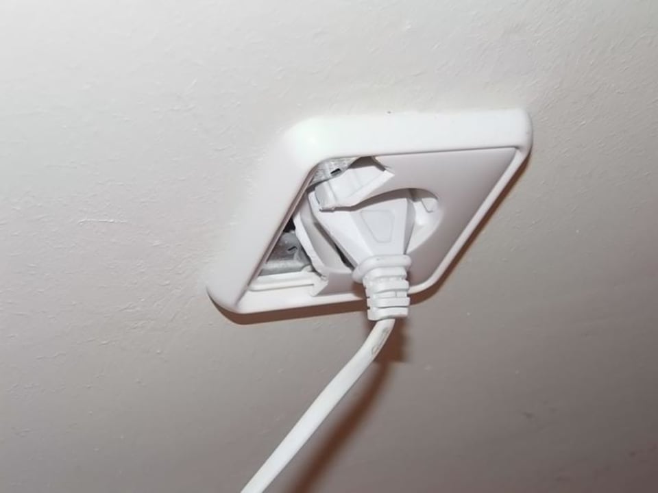 Kaputte Steckdose Hotel Kiss Family