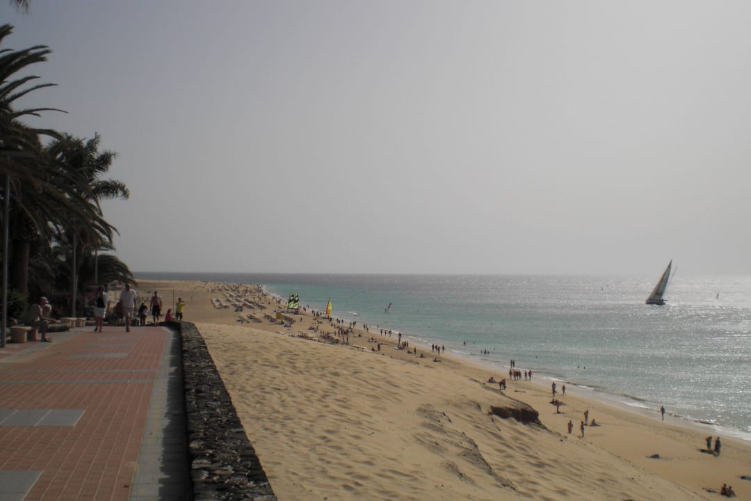 Promenade und der schöne Strand Hotel Riu Palace Jandia