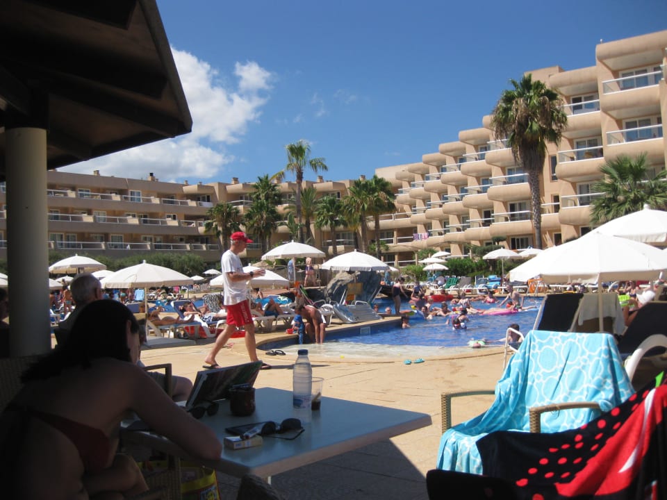 Blick von der Poolbar zum Pool Hotel Tropic Garden