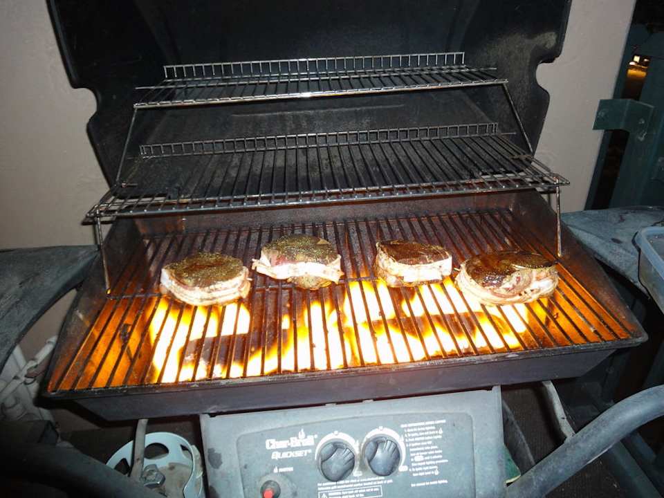 Der Grill Vantage Point Condominiums