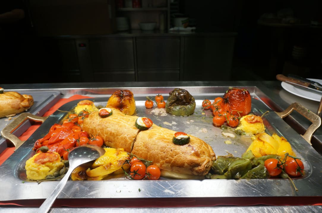 Ein abendliches Speiseangebot im Laudinella Hotel Laudinella