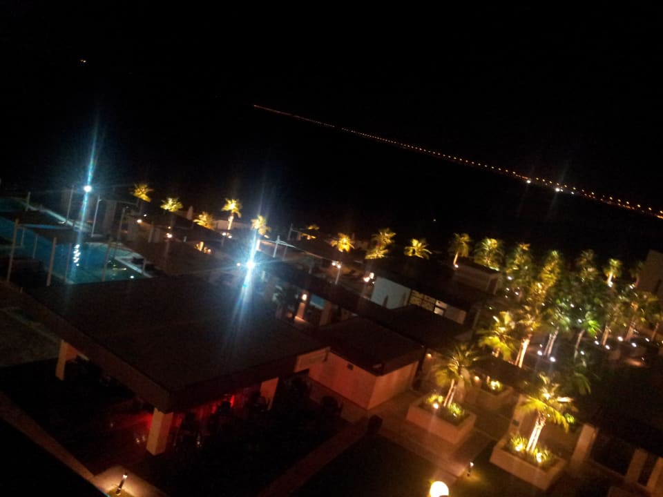 Der Garten bei Nacht Crowne Plaza Hotel Yas Island