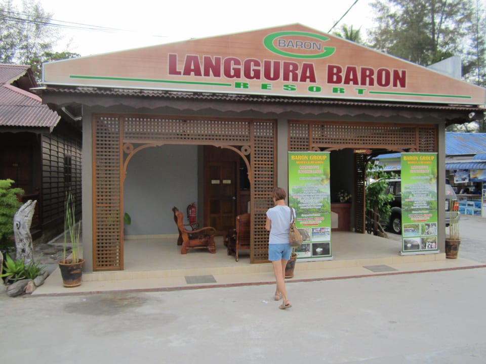 Ресепшн отеля Hotel Langgura Baron Resort