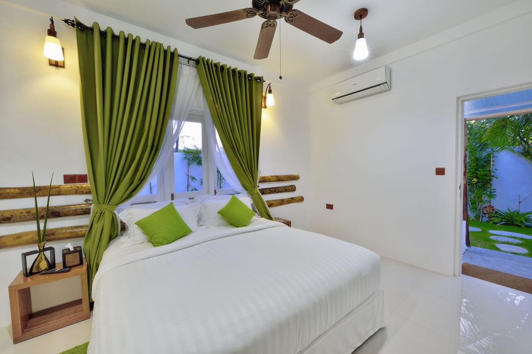 Deluxe King Room IslandWay Etos