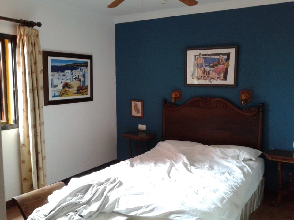 Schlafzimmer Bett Hotel Casas de Las Piedras