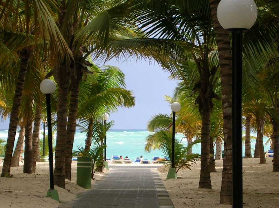 Weg zum Stand Hotel Riu Bambu