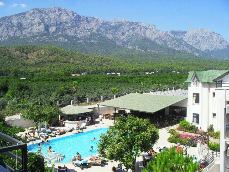 Вид с балкона Hotel Ares