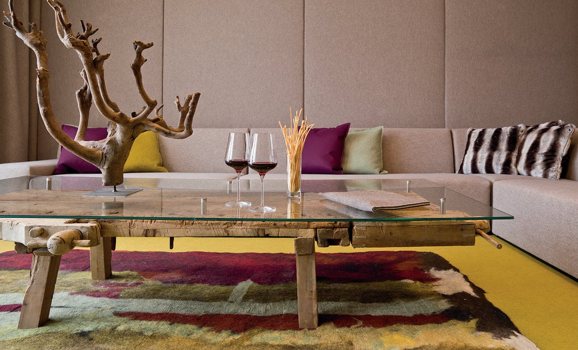 Design und Lifstyle in Sölden im Kaminzimmer Bergland Sölden Design- und Wellnesshotel