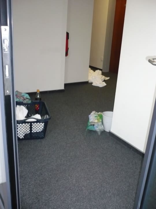 Flur während der Zimmerreinigung  Berghotel Johanneshöhe