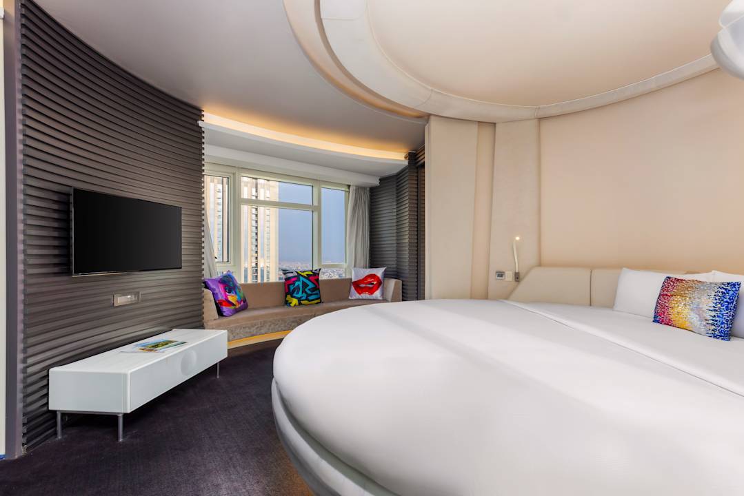 Zimmer V Hotel Dubai, Curio Collection by Hilton