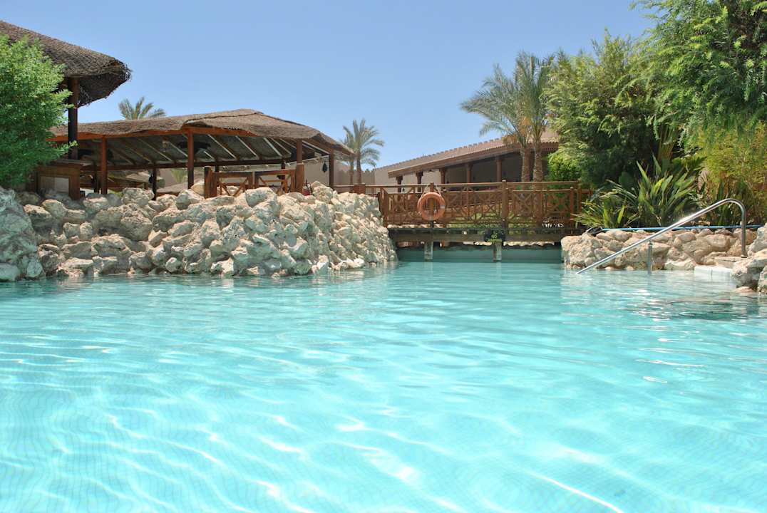 Pool mit Island Grill  Ghazala Gardens