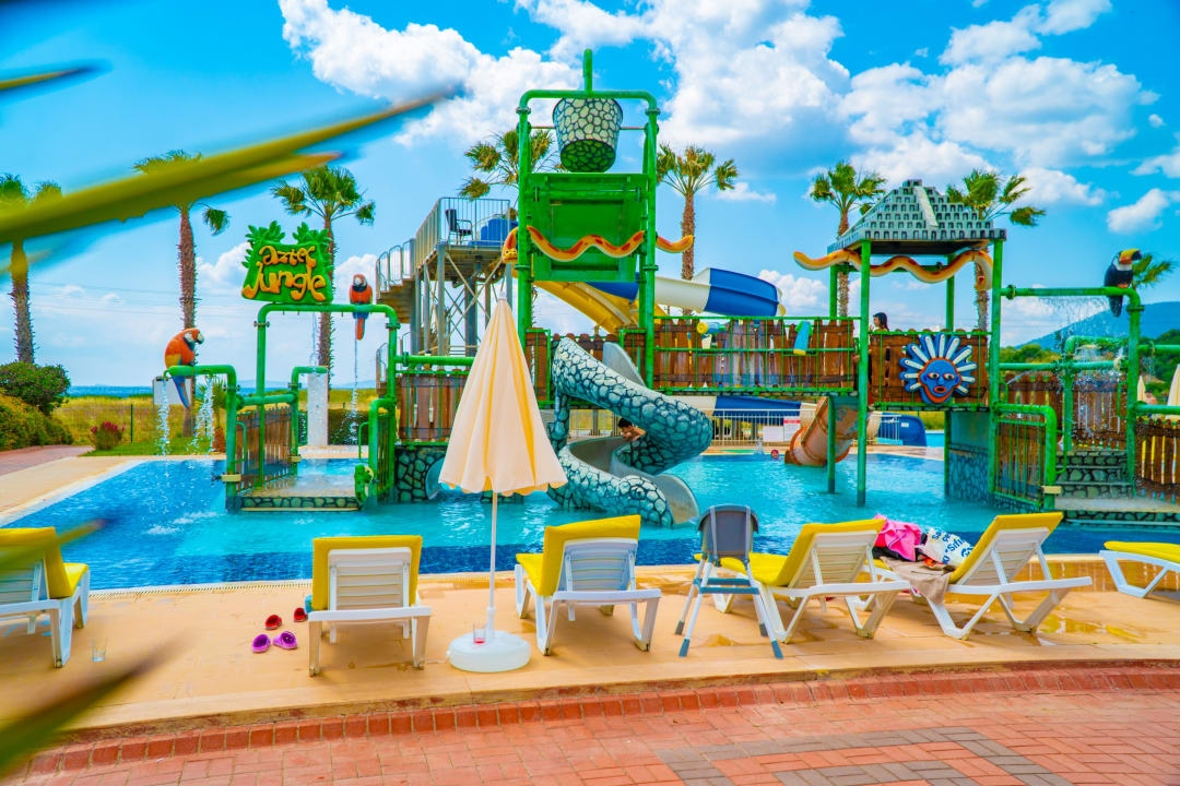 Pool Karya Family Resort  All Inclusive