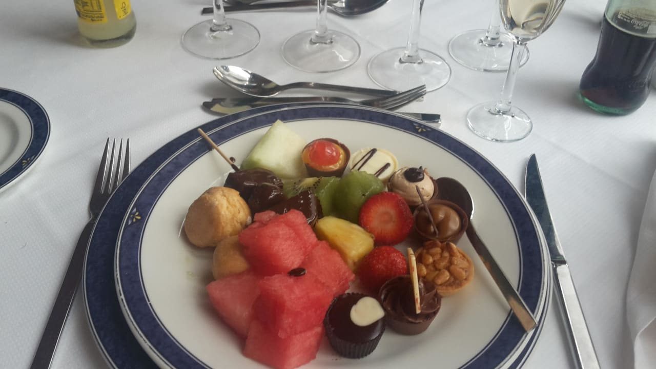 M...m...mmm... Hotel Serrano Palace