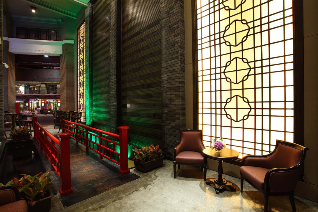 Entrance Hotel Shanghai Mansion
