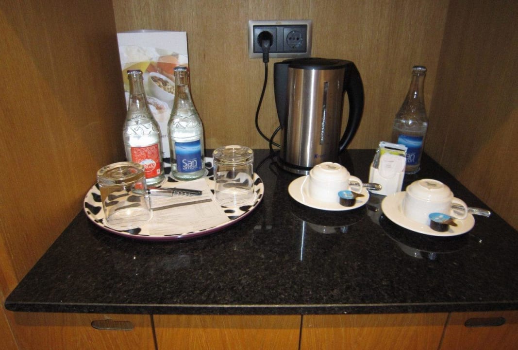 Coffee and tea making facilities Lopesan Baobab Resort