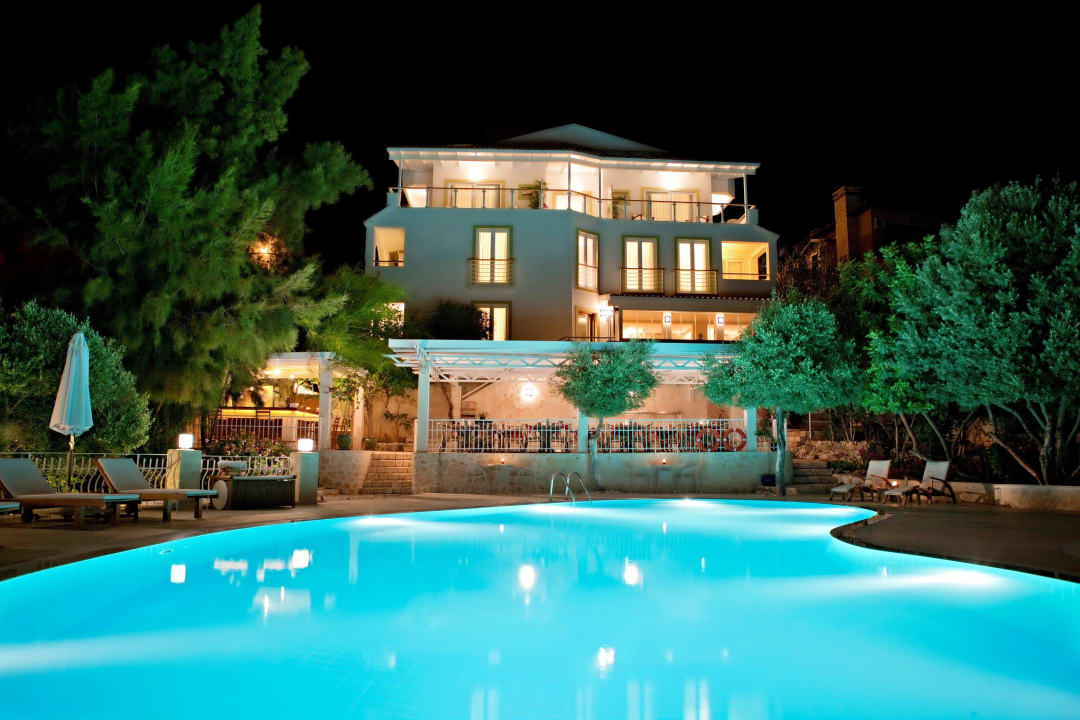 Pool & Building Hotel Olea Nova