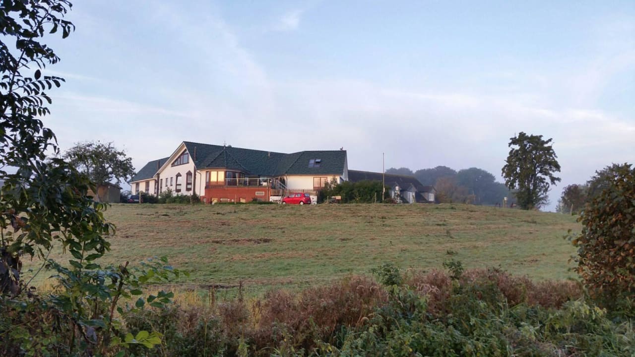Blick aufs Hotel Landhaus Ostseeblick