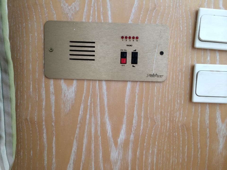 Radio, dass sehr komische Geräusche gemacht hat Hotel Tej Marhaba