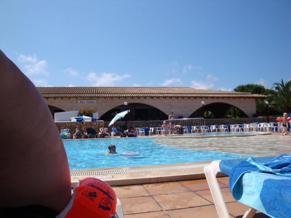 Einer von insgesamt drei Pools Hipotels Mediterraneo Club