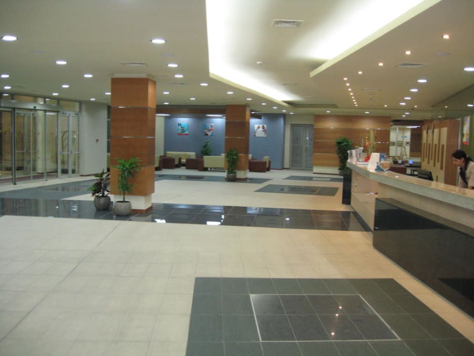 Einladende Lobby mit schönen Sitzmöglichkeiten Sol Luna Bay