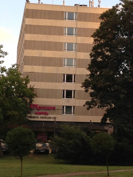 Einer der zwei Hoteltürme Mercure Parkhotel Krefelder Hof