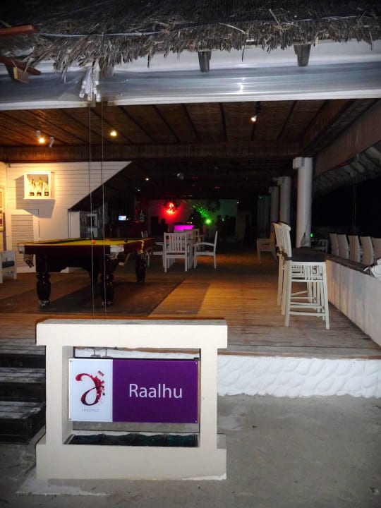 Surferbar mit Billardtisch Cinnamon Dhonveli Maldives
