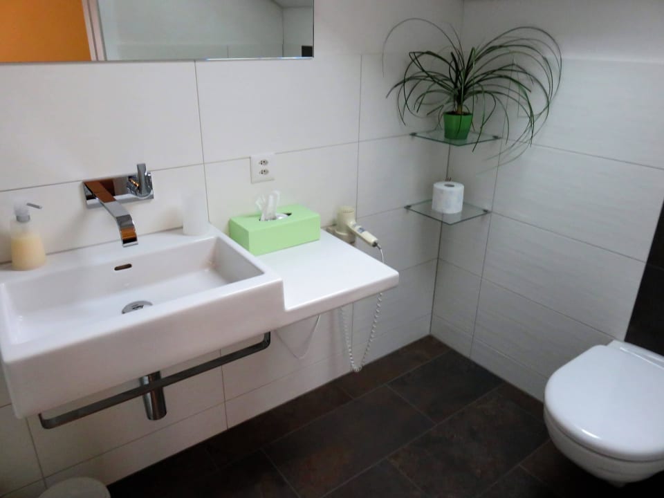 Badzimmer  Hotel Bahnhof