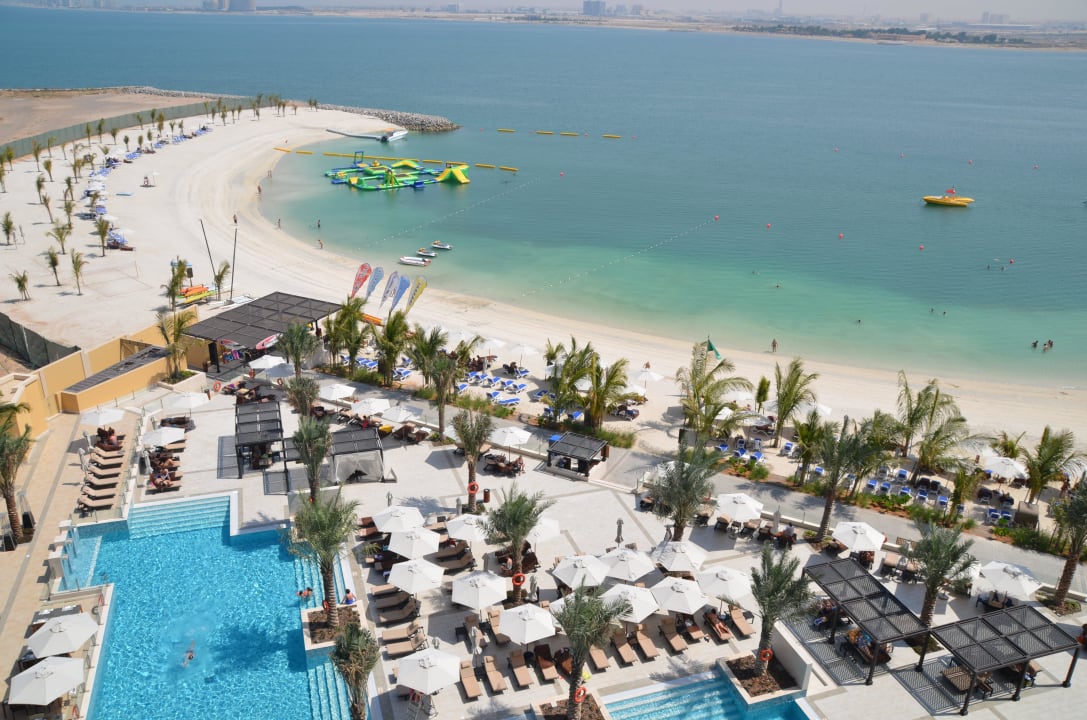 Poolanlage und Strand DoubleTree by Hilton Resort & Spa Marjan Island