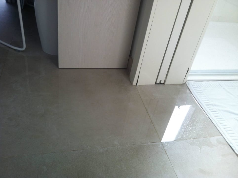 015 nach jedem Mal duschen.Mangel in allen Zimmern Iberostar Selection Santa Eulalia Ibiza