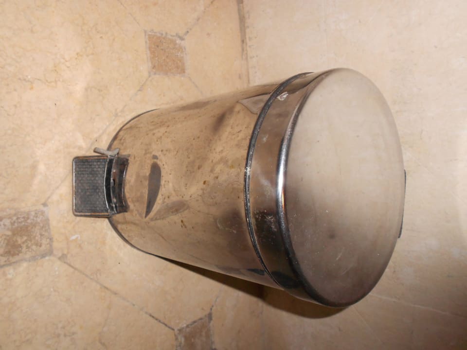 Verbeulte Mülleimer Grand Waterworld Makadi & Family Star Makadi